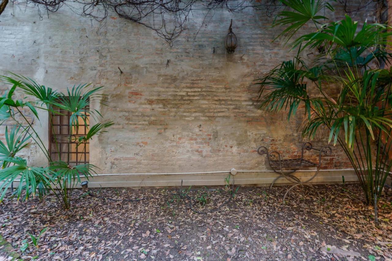 Suite Aldrovandi, With Private Garden Bologna Eksteriør bilde